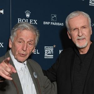 Costa-Gavras, James Cameron lors du vernissage de l'exposition "L'Art de James Cameron" à La Cinémathèque française à Paris le 3 avril 2024. © Lionel Urman / Panoramic / Bestimage