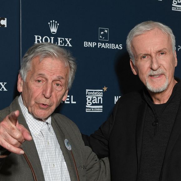 Costa-Gavras, James Cameron lors du vernissage de l'exposition "L'Art de James Cameron" à La Cinémathèque française à Paris le 3 avril 2024. © Lionel Urman / Panoramic / Bestimage