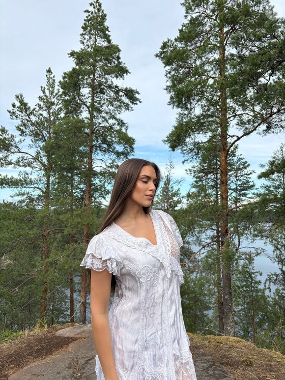 Lors d'une conférence de presse qui s’est tenue jeudi dernier, elle a présenté ses excuses auprès de la communauté asiatique, déclarant que "le racisme n’est en aucun cas acceptable". 

Sarah Dzafce, Ex-Miss Finlande - Instagram