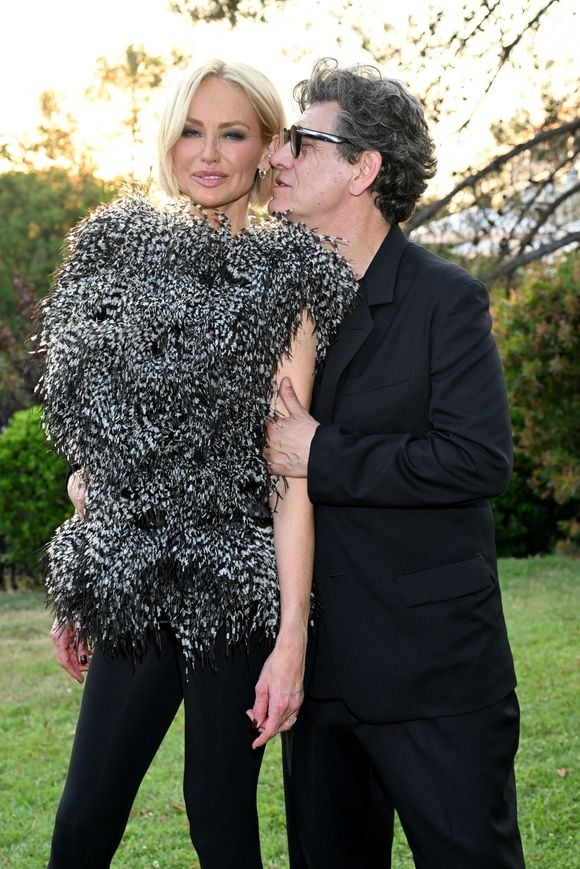 Marc Lavoine et sa compagne Adriana Karembeu - 11ème édition du Gala de charité de Patrick Mouratoglou à la Mouratoglou Academy & Resort à Biot le 21 juin 2025. Ce gala de prestige réunit chaque année les grandes figures du sport, du divertissement et de nombreux donateurs, mobilisés pour soutenir les jeunes talents du tennis mondial. © Bruno Bebert/Bestimage
