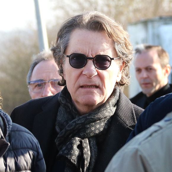 Francis Cabrel - Les célébrités rendent un dernier hommage au comédien, dramaturge et metteur en scène français Roger Louret en la salle du Magre à Monclar, France, le 30 janvier 2023. © Patrick Bernard/Bestimage