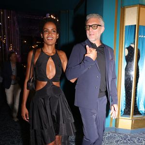 Parmi les personnalités présentes à l'avant-première, le comédien Vincent Cassel s'est illustré sur le tapis rouge en compagnie de sa fiancée Narah Baptista.

Narah Baptista et Vincent Cassel lors de la première du film “The Opera” aux Folies Bergère à Paris le 31 août 2026. 

© Jasmine Aissaoui / Bestimage