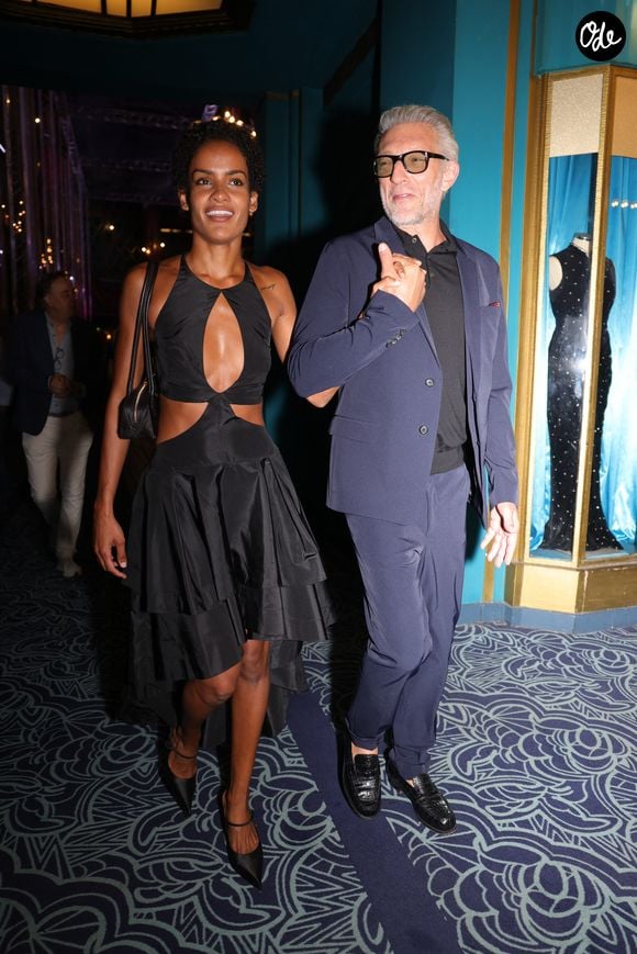 Parmi les personnalités présentes à l'avant-première, le comédien Vincent Cassel s'est illustré sur le tapis rouge en compagnie de sa fiancée Narah Baptista.

Narah Baptista et Vincent Cassel lors de la première du film “The Opera” aux Folies Bergère à Paris le 31 août 2026. 

© Jasmine Aissaoui / Bestimage