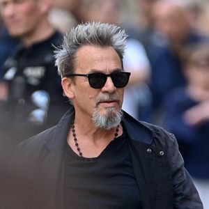 Florent Pagny assiste aux funérailles de Thierry Ardisson à l'église Saint Roch à Paris, France, le 17 juillet 2025. Photo par Franck Castel/ABACAPRESS.COM