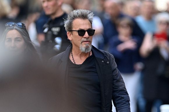Florent Pagny assiste aux funérailles de Thierry Ardisson à l'église Saint Roch à Paris, France, le 17 juillet 2025. Photo par Franck Castel/ABACAPRESS.COM