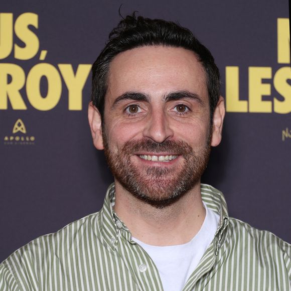 Aujourd'hui, Camille Combat est conscient que si son seul rein ne fonctionne pas bien, cela pourrait avoir de lourdes conséquences. 

Camille Combal à l'avant-première du film "Nous les Leroy" au cinéma UGC Normandie sur les Champs-Elysées, le 3 avril 2024.

Photo : Denis Guignebourg / Bestimage