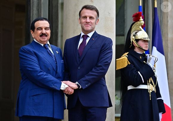 Le président français Emmanuel Macron accueille le roi de Bahreïn Hamad ben Issa al-Khalifa au palais présidentiel de l'Élysée à Paris, France, le 6 février 2026. © Christian Liewig/Bestimage