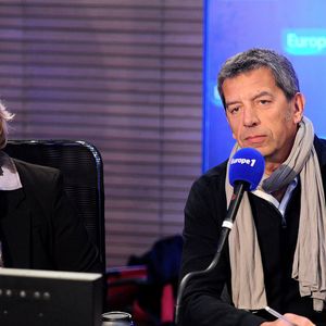 ...Avait-ils pour autant le même salaire ?

Michel Cymes et Marina Carrère, invitées de l'émission *Faites entrer l'invité* de Michel Drucker © Guillaume Gaffiot / Bestimage