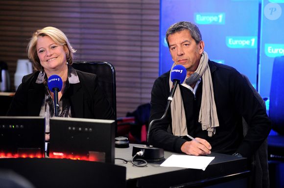 ...Avait-ils pour autant le même salaire ?

Michel Cymes et Marina Carrère, invitées de l'émission *Faites entrer l'invité* de Michel Drucker © Guillaume Gaffiot / Bestimage