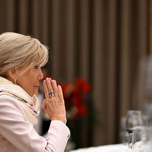 Brigitte Macron lors d'un dîner d'État au Centre international des congrès de Hanoi, au Vietnam, le 26 mai 2025. © Jeanne Accorsini / Pool / Bestimage