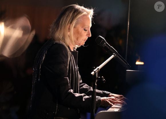 Exclusif - Veronique Sanson en Show Case lors de la soirée anniversaire des 25 ans de la Terrasse de Albane pendant le 79ème Festival International du Film de Cannes, France, le 15 mai 2026. © Denis Guignebourg/Bestimage