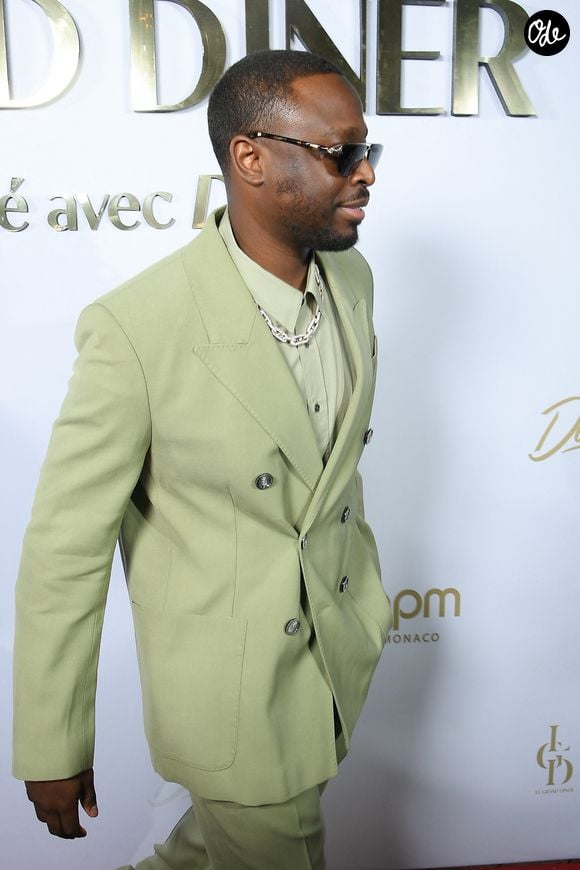 Dadju Djuna au photocall de son Grand Dîner en toute intimité avec Dadju sur la plage de l'hôtel Carlton en marge du 78ème Festival International du Film de Cannes, France, le 17 mai 2025. © Lionel Urman/Bestimage