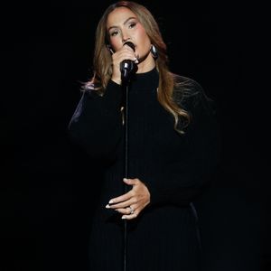 Exclusif - Vitaa (surprise de L.Fabian)  - Surprises - Enregistrement de l'émission "La Boîte à Secrets N°19" dans les studios de la Cité du Cinéma à Saint-Denis, présentée par F.Bollaert et diffusée le 3 janvier sur France 3
© Christophe Clovis / Bestimage