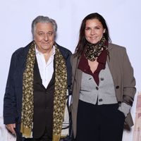 "Beaux tous les deux" : Christian Clavier pose avec sa femme Isabelle, le couple de passage dans un pays que l'acteur adore