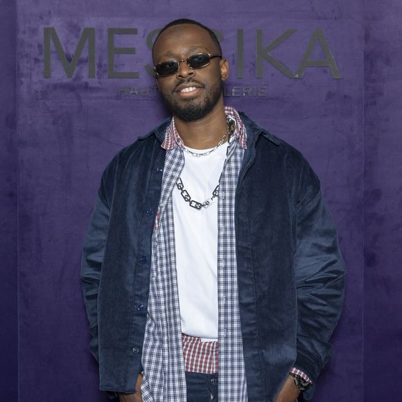 Dadju au photocall du défilé Messika Collection Femme Prêt-à-Porter Printemps/Eté 2026 lors de la Fashion Week de Paris (PFW), au Musée des Arts décoratifs, à Paris, France, le 3 octobre 2025. © Olivier Borde/Bestimage