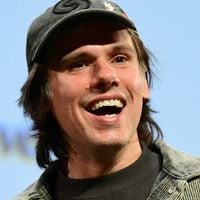 Orelsan dirige deux entreprises avec son épouse Ahélya, la mère de leur enfant