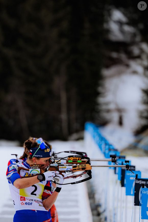 la biathlète française la plus titrée de l'histoire des Championnats du monde a finalement tout reconnu et présenté ses excuses aux victimes. 

Les Saisies, France Julia Simon in action during the French Championships Women’s Relay Biathlon in Les Saisies, France. © SPP / PsnewZ / Bestimage