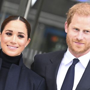 Le fils cadet de Lady Diana a d'ailleurs perdu une bataille judiciaire de plusieurs millions de livres sterling après que sa protection royale 24 heures sur 24 a été supprimée à la suite du Megxit et de son emménagement aux États-Unis

Le prince Harry et Meghan Markle en visite à New York, le 23 septembre 2021.
Photo : Taidgh Barron / Zuma Press / Bestimage