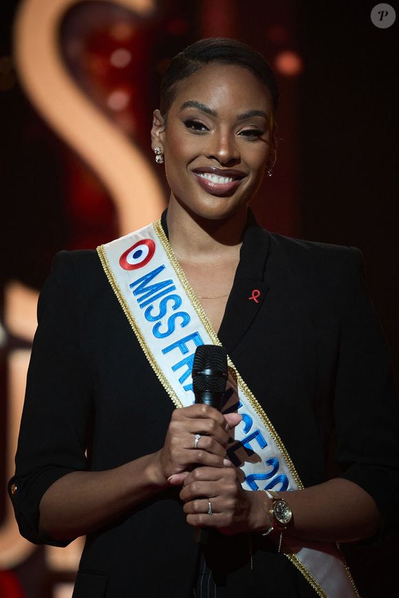 Angélique Angarni-Filopon lors de l'enregistrement de l'émission "Les stars s'unissent pour le Sidaction" au théâtre Marigny à Paris, France, le 11 mars 2025. L'émission sera diffusée en prime le 22 mars sur France 2. © Guirec-Moreau/ Bestimage