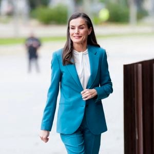 Letizia d’Espagne s'affiche sans complexe avec ses cheveux gris pour un événement important.

Letizia d'Espagne préside l'événement organisé pour marquer la Journée mondiale des maladies rares à l'Auditorium et au Centre des congrès de Castellon à Castellón de la Plana, Espagne.

Photo : Dana Press / Bestimage