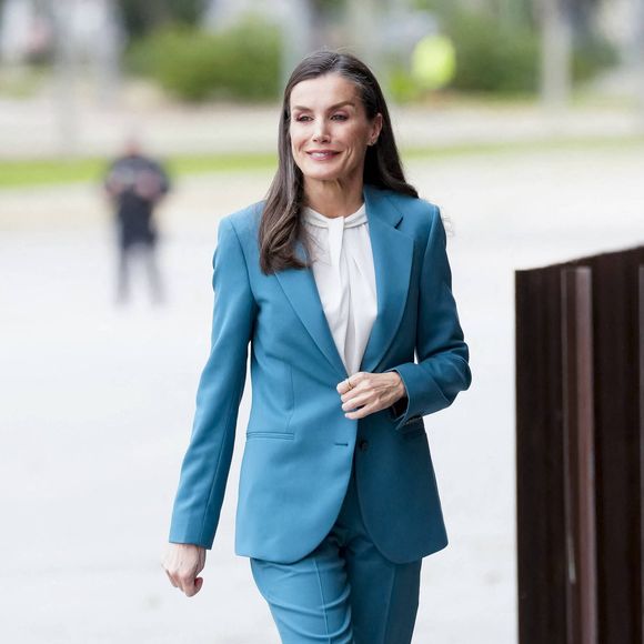Letizia d’Espagne s'affiche sans complexe avec ses cheveux gris pour un événement important.

Letizia d'Espagne préside l'événement organisé pour marquer la Journée mondiale des maladies rares à l'Auditorium et au Centre des congrès de Castellon à Castellón de la Plana, Espagne.

Photo : Dana Press / Bestimage