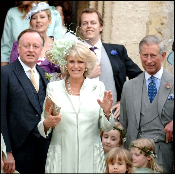 Camilla Parker Bowles, duchesse de Cornouailles, le prince Charles, Andrew Parker Bowles et son épouse au mariage de Laura Parker Bowles et Harry Lopes, célébré à l’église St Cyriac de Lacock, le 6 mai 2006. © Goff Inf / Bestimage