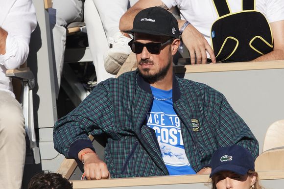 Carlito - Célébrités dans les tribunes de la finale homme des Internationaux de France de tennis de Roland Garros 2024 à Paris le 9 juin 2024. © Jacovides-Moreau/Bestimage