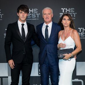 Elle a partagé des photos en famille prises lors de la Coupe du monde 2026.

Didier Deschamps, sa femme Claude et leur fils Dylan - Les célébrités arrivent à la cérémonie des Trophées Fifa 2018 au Royal Festival Hall à Londres, Royaume Uni, le 25 septembre 2018. © Cyril Moreau/Bestimage