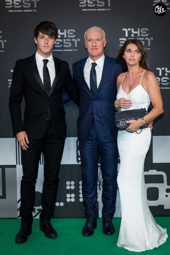 Elle a partagé des photos en famille prises lors de la Coupe du monde 2026.

Didier Deschamps, sa femme Claude et leur fils Dylan - Les célébrités arrivent à la cérémonie des Trophées Fifa 2018 au Royal Festival Hall à Londres, Royaume Uni, le 25 septembre 2018. © Cyril Moreau/Bestimage
