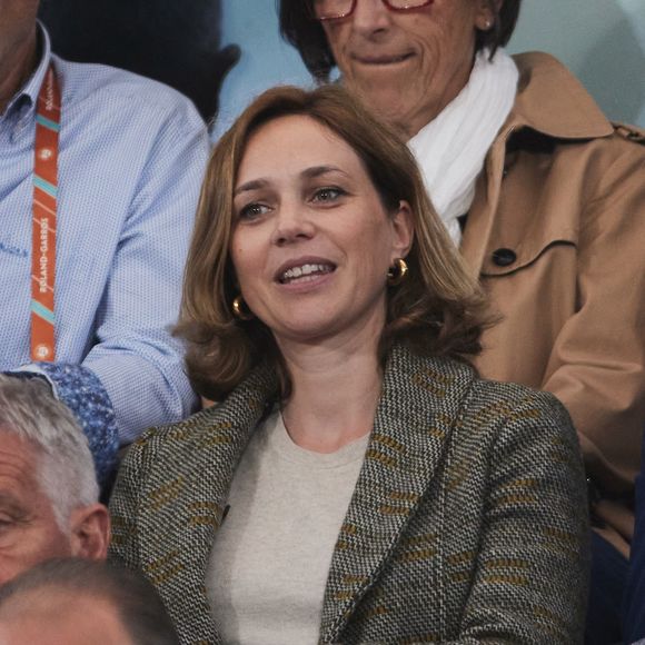 Elle devait assister ce jour-là à la nouvelle édition de la cérémonie des Micros d'or, diffusée en direct sur la chaîne Sports en France

Nathalie Péchalat - Célébrités dans les tribunes des Internationaux de France de tennis de Roland Garros 2024 à Paris, le 29 mai 2024. 
© Moreau / Jacovides / Bestimage