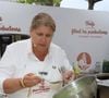 La cheffe remplace les coquillettes par des risonni et l’Emmental par du Beaufort.

Les Chefs à Saint-Tropez fêtent les producteurs 2025 - Les Chefs et les producteurs se retrouvent sur la place des Lices à Saint-Tropez, le 4 mai 2025. La cheffe Stéphanie Le Quellec. ©Jean-Marc Lhomer / Bestimage.
