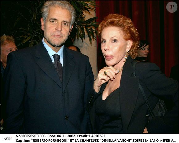 Elle enregistre plus de cent albums, vend des dizaines de millions de disques et collabore avec de nombreux artistes internationaux, notamment dans la bossa nova. 

Ornella Vanoni - soirée Milano Mifed Award 2002