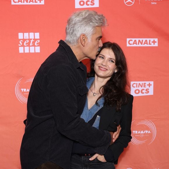 François Vincentelli et sa compagne Alice Dufour au photocall de la soirée d'ouverture du festival Creatvty 2025 à Sète le 12 novembre 2025.

© Denis Guignebourg / Bestimage