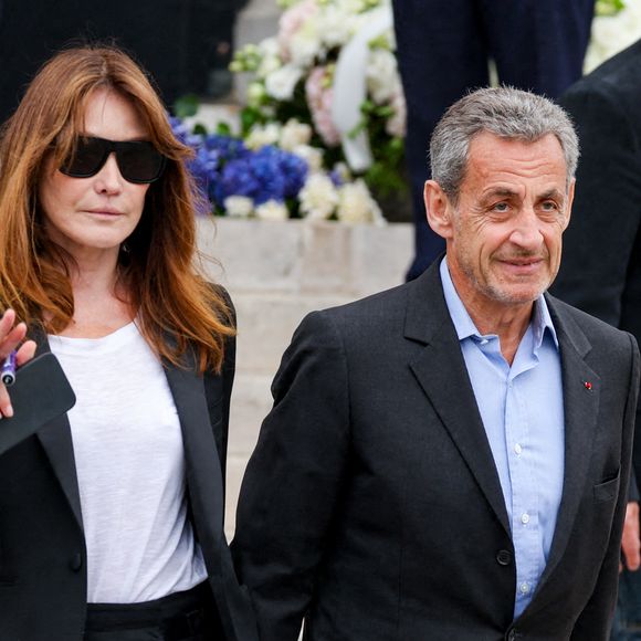 Il a pris une grande décision, annoncée samedi 8 février 2025 sur ses réseaux sociaux : il met entre parenthèses ses activités publiques d'ancien président, et renonce à toute expression médiatique 

Nicolas Sarkozy et sa femme Carla Bruni - Sortie des obsèques de l'auteure-compositrice-interprète et actrice française Françoise Hardy au crématorium du cimetière du Père-Lachaise à Paris, France, le 20 juin 2024. © Jacovides-Moreau/Bestimage