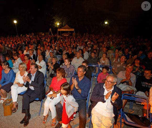 Francine Distel (Francine Bréaud), la veuve de Sacha Distel et son fils Laurent Distel lors de la soirée d'hommage à Sacha Distel pour les 10 ans de son décès, organisée dans les jardins de l'hôtel de ville à Rayol-Canadel sur Mer, le 22 juillet 2014.