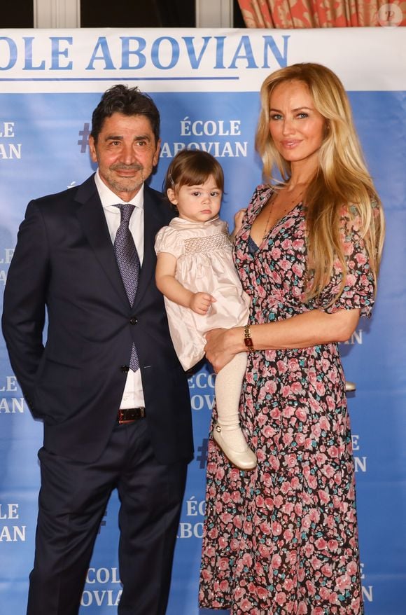 Aram Ohanian, sa femme Adriana Karembeu et leur fille Nina Ohanian - Photocall de la soirée caritative organisée au Palais du Pharo, au profit de l'école arménienne Abovian. Marseille, le 26 octobre 2019. © Philippe Doignon / Bestimage