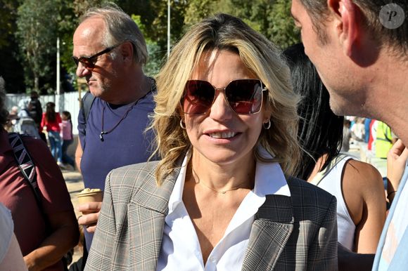 Exclusif - Christian Estrosi, le maire de Nice, a inauguré une nouvelle tranche de la Coulée Verte, à l'esplanade de Lattre de Tassigny à Nice, le 19 octobre 2024. Devant une foule importante, le maire était entouré par un bon nombre d'élus municipaux, de sa femme Laura Tenoudji Estrosi et de leur fille Bianca qui a bien apprécié la présence des cheveaux de la police municipale, et le point d'eau ou toutes sortes de poissons ont élu domicile. © Bruno Bebert/Bestimage