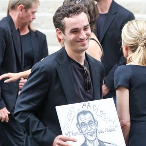 Grâce à une patience infinie, les relations autrefois distantes entre le père et ses enfants ont pu s'apaiser.

Gaston Ardisson - Sorties des obsèques de Thierry Ardisson en l’église Saint-Roch de Paris, France, le 17 juillet 2025. 

© Clovis-Jacovides/Bestimage