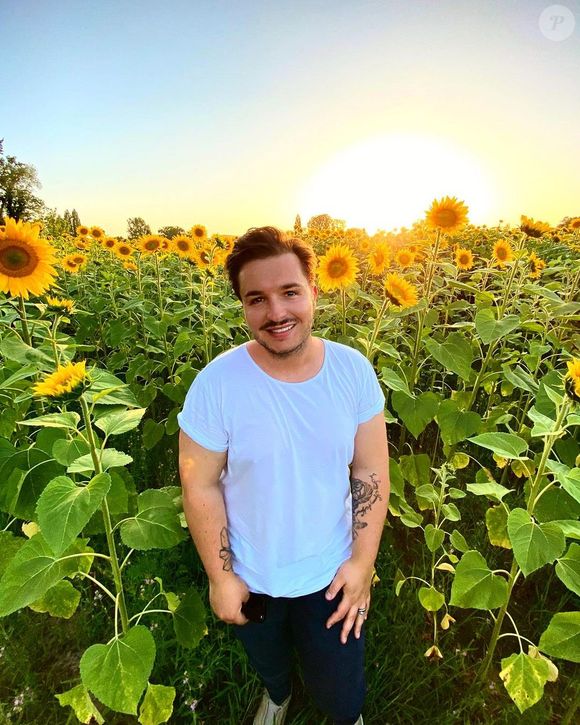 Le lendemain, il a reçu des témoignages de soutien. 

Olympe, candidat emblématique de "The Voice" sur TF1. Instagram