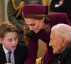 Ses parents le forment déjà progressivement à ce grand rôle
Catherine (Kate) Middleton, princesse de Galles, Le prince George de Galles - Les membres de la famille royale britannique assistent à la célébration du 80ème anniversaire de la fin de la Seconde guerre mondiale (VE80 Tea Party) au palais de Buckingham, à Londres, au Royaume-Uni, le 5 mai 2025.
© Yui Mok/WPA-Pool / Julien Burton / Bestimage