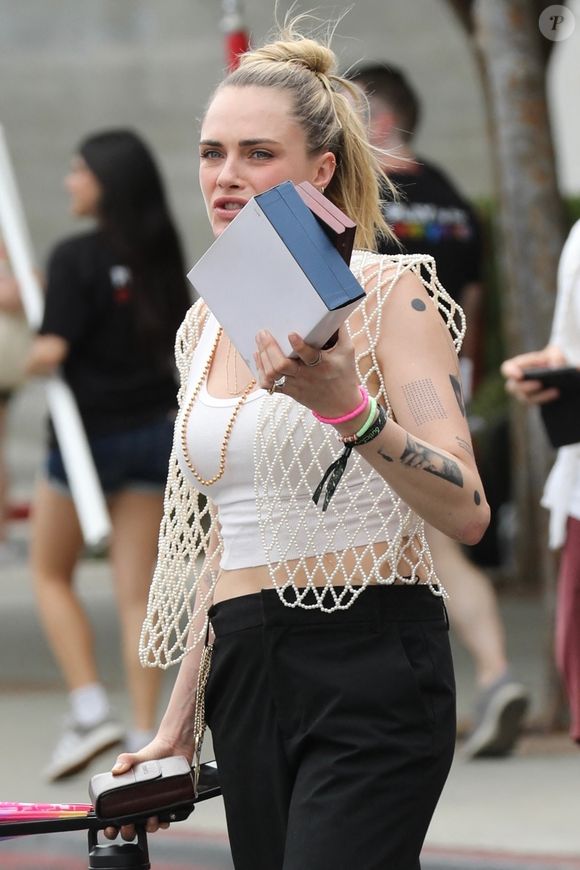 La mannequin et actrice Cara Delevingne a assisté à la Pride Parade à West Hollywood aux côtés de ses amis, célébrant ensemble la diversité et la fierté LGBTQ+ !
©Backgrid USA / Bestimage