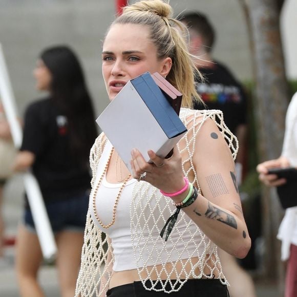 La mannequin et actrice Cara Delevingne a assisté à la Pride Parade à West Hollywood aux côtés de ses amis, célébrant ensemble la diversité et la fierté LGBTQ+ !
©Backgrid USA / Bestimage