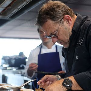 Exclusif - La Terrasse Rouge - Michel Sarran, chef étoilé du restaurant "Michel Sarran" à Toulouse - "Primeurs Etoilés" au restaurant La Terrasse Rouge au Château La Dominique à Saint Emilion, Gironde, France, le 24 avril 2024. © Jean-Marc Lhomer/Bestimage