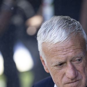 Mais, au lendemain de cette victoire, le sélectionneur national a été frappé par un deuil personnel : la disparition de sa mère, Ginette.

Didier Deschamps durant le match France - Sénégal lors de la Coupe du Monde FIFA 2026, le 16 juin 2026. 

© Elyxandro Cegarra/PsnewZ/Bestimage