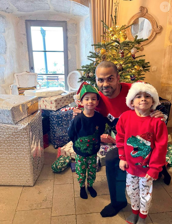 Ce séjour leur permet de partager des moments précieux en famille.

Tony Parker et ses fils Liam et Josh en décembre 2020.