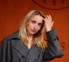 Ce format prend la relève de la précédente émission du studio, Vieille Branche, qui comptait plus de 100 épisodes.

Chloé Jouannet au village lors des Internationaux de France de Tennis de Roland Garros le 3 juin 2026

© Jacovides / Moreau / Bestimage