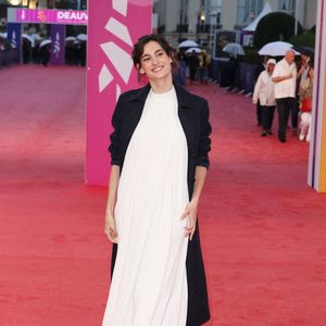 "‘Tu es jolie pourtant !’ Comme si on était lesbienne car les hommes ne voudraient pas de nous", a-t-elle confié.

Nine d'urso - Arrivées à la projection du film "Beetlejuice Beetlejuice" lors de la 50ème édition du Festival du Cinema Américain de Deauville, France, le 7 eptembre 2024. © Denis Guignebourg/BestImage