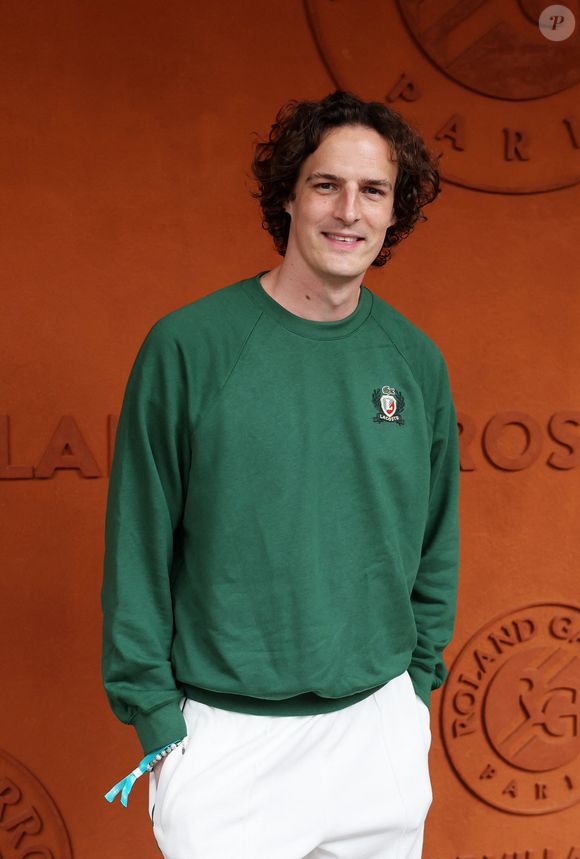 Il y retourne régulièrement.

Paul de Saint Sernin au village lors des Internationaux de France de Tennis de Roland Garros 2025, à Paris, France, le 4 Juin 2025. © Jacovides-Moreau/Bestimage
