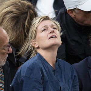 Anne-Élisabeth Lemoine en tribunes lors des Internationaux de France de Tennis de Roland Garros 2025, à Paris, France, le 7 juin 2025. © Cyril Moreau/Bestimage