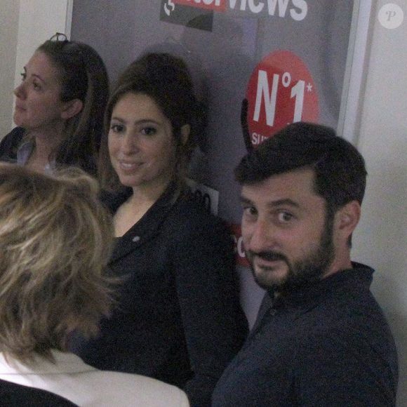 Elle a rendu un hommage bouleversant à Mathieu Sarda, le programmateur de la matinale, décédé en 2020, et dont la perte l’a profondément affectée. 

Léa Salamé au côté de Mathieu Sarda, mort à 41 ans, le 7 juin 2020.